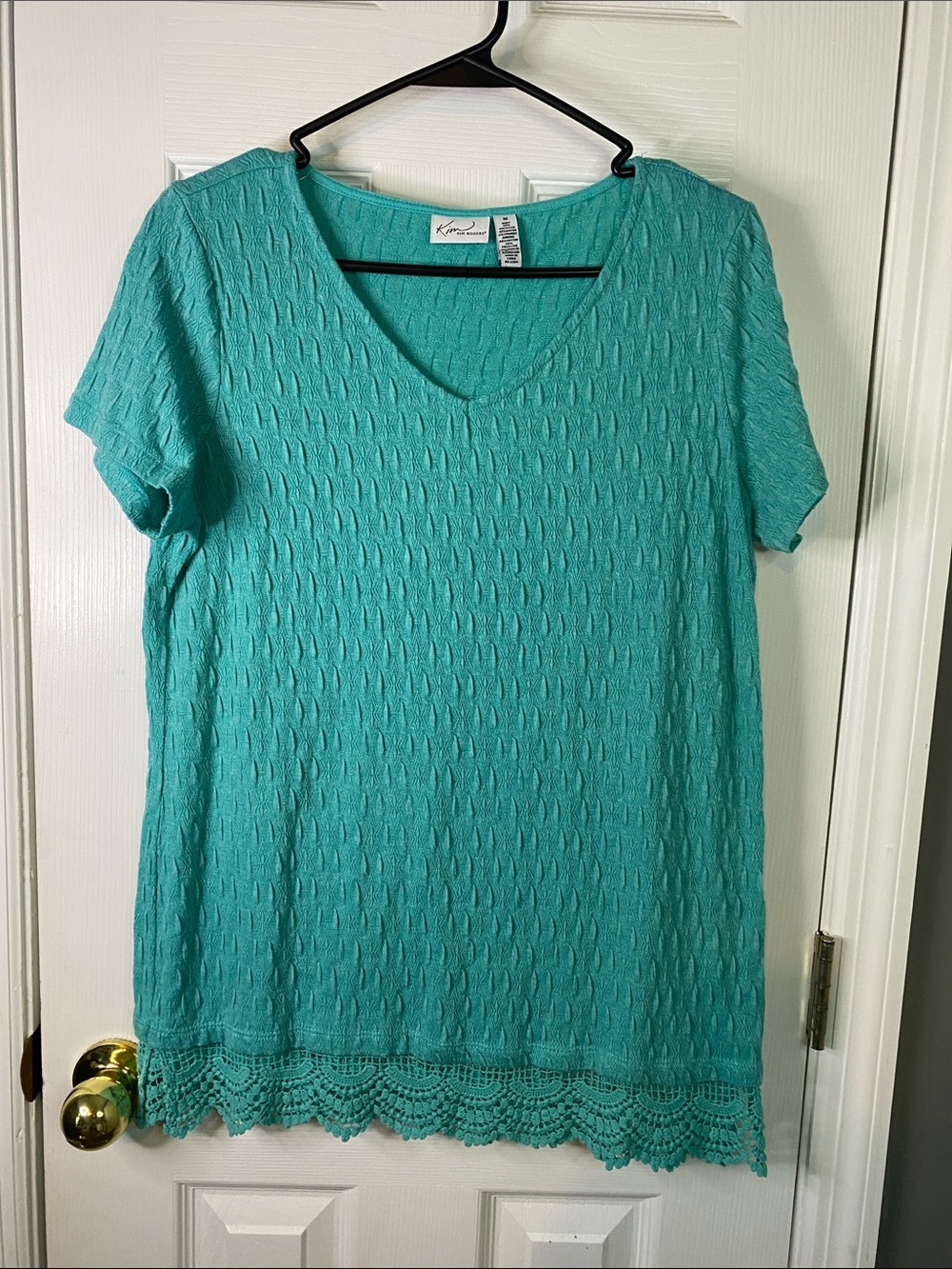 Kim Rogers Teal V-Neck Short Sleeve Top with Crochet Hem Size Medium.